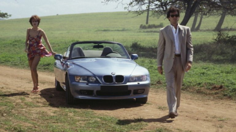 Полякинята Изабела Скорупко в сцена, заснета в Пуерто Рико заедно с Пиърс Броснан - филмът е "Златното око", годината - 1995-та, а колата - BMW Z3