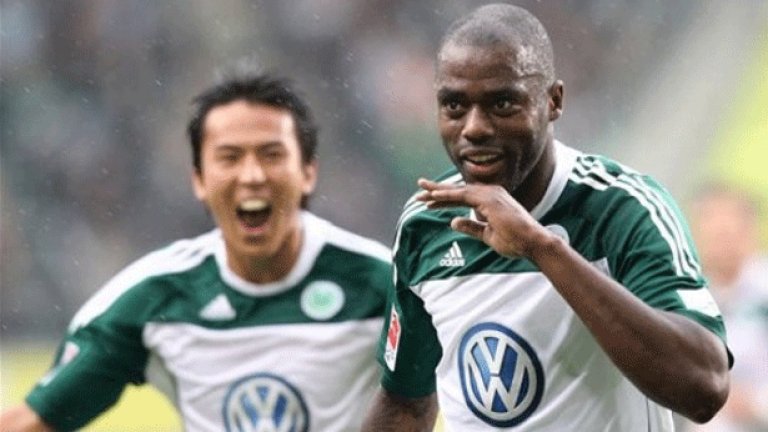 Графите, 38 г.
От Атлетико Паранаензе в Санта Крус
Края на миналото и началото на новото десетилетие бе головата машина на Волфсбург. Стана шампион с екипа на "вълците".