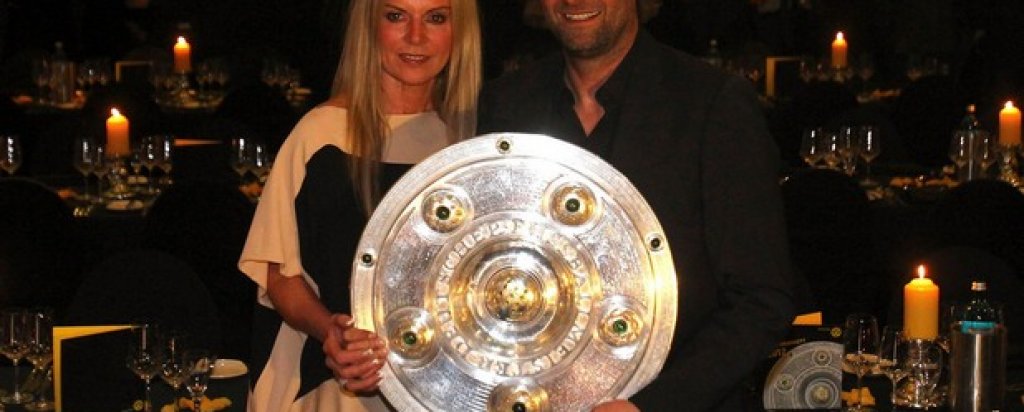 В Германия я наричаха първата дама на Бундеслигата. Снимката е в ресторант след титлата през 2012-а.