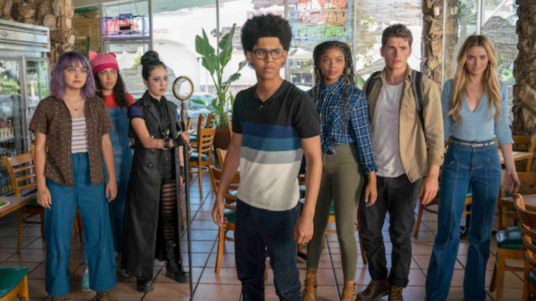 Marvel's Runaways (Сезон 3) - Hulu (13 декември)
Бегълците на Marvel се завръщат след сблъсъка си с родителите си злодеи. Не точно супергерои, но не и хора, които се отказват пред проблемите, сега те ще се изправят пред нов злодей - Елизабет Хърли като извънземен роднина на Каролина. Ще видим и двама други от младите супергерои от комиксите на Marvel - Плащ и кинжал. Ако думите супергерои и тийн драма не ви дразнят, а ви въодушевяват, давайте смело към третия сезон на Runaways.