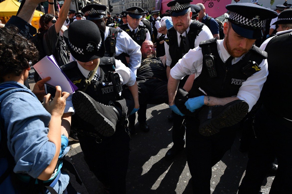 Над 1000 арестувани във Великобритания от началото на екопротестите