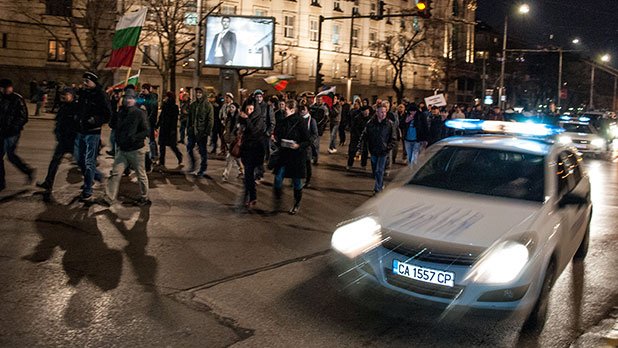Оставката на Борисов дойде след батални сцени по софийските улици