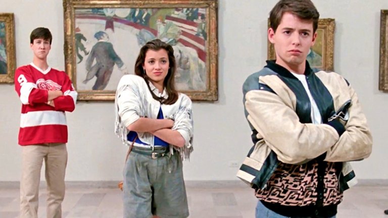 Ferris Bueller's Day Off / "Почивният ден на Ферис Бюлър"
Гимназистът Ферис Бюлър е късметлия - с красиво гадже, магнетичен чар и огромен чист късмет. Един ден от последната година на гимназията той просто решава, че иска да си вземе почивен ден от училище. Нищо лошо, но съдбата не е на същото мнение, защото през целия този почивен ден ще се случат безумно много неща, които могат дори да му костват изключване. Неслучайно това е една от най-култовите американски комедии, а Матю Бродерик успява да сложи основите на кариерата си в Холивуд.