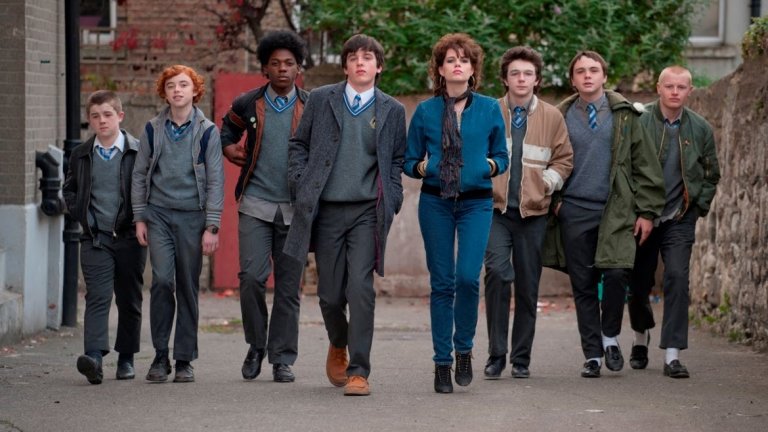 Sing Street (2016)
Действието се развива в Дъблин през 1985 г. - тийнейджърът Конър се опитва да се изолира от семейните проблеми и да впечатли момичето, което харесва, като създава училищна поп-група.  Филмът заслужи номинация със "Златен глобус" за най-добра комедия на 2017 г.