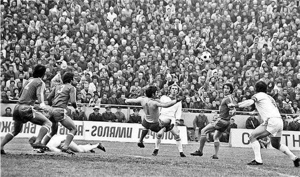 Марек - Байерн 2:0, 1977 г.
В първия мач в Мюнхен колосът с 9 световни шампиони в състава бие без проблем - 3:0. Гостуването в Станке Димитров, както тогава се казва Дупница, се счита за формалност.
Но до 38-ата минута резултатът е 2:0 с голове на Иван Петров и Паргов... Байерн му удря голямо треперене и се спасява.