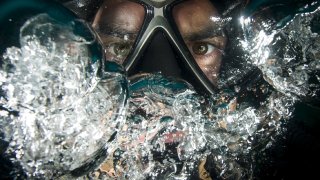 diver-scuba-underwater-ocean-37545