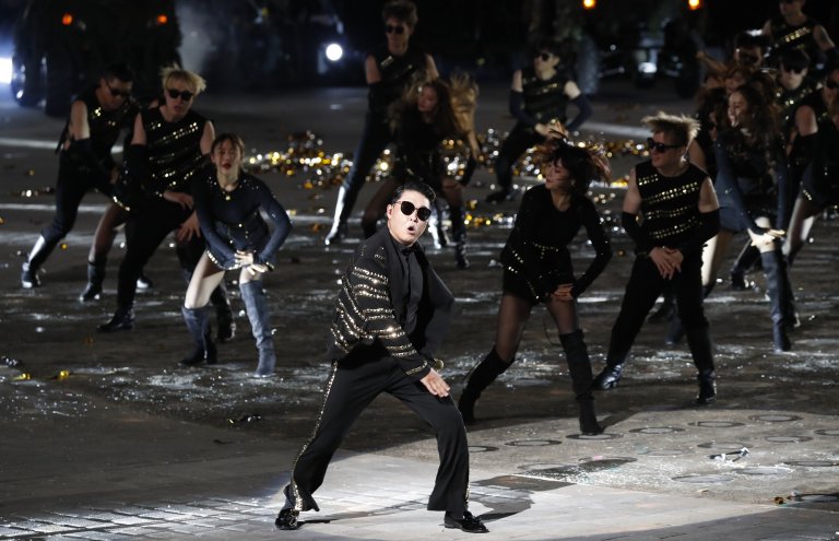 Въпреки че идват от ума на същия творец, другите парчета на Psy не успяват дори да се доближат до успеха на големия му хит.