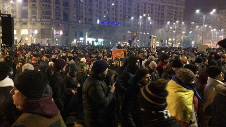 Това протестно движение - първият сериозен проевропейски и прозападен протест в Европа след Brexit, и без съмнение най-многобройният в историята на Румъния - не е съвсем неочаквано. То прилича на протестите през 2012, 2013 и 2015 г.