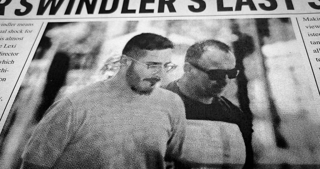 Бонус: Tinder Swindler (2022 г.)
И на финала – за тези от вас, които нямат насита на филми, предупреждаващи ни за опасностите на интернет, предлагаме да изгледате британската документална поредица Tinder Swindler. Тя проследява израелския измамник Шимон Хают, който използва приложението за запознанства Tinder, за да съблазнява жени и да ги вкарва във финансови дългове.