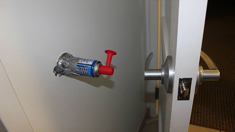 Тромба срещу дръжката на вратата за нетърпеливци