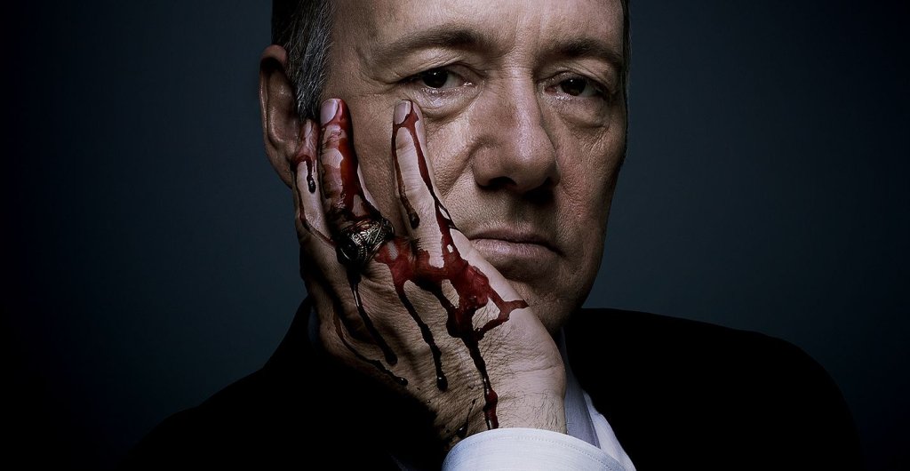 House of cards 
Дали Франк Ъндърууд е безпощадният лидер, когото всички заслужаваме? Дано не. Но пък обожаваме да гледаме безскрупулния политик, в чиято кожа Кевин Спейси влиза така умело, че чак е плашещо. В новия сезон на политическата драма на Net