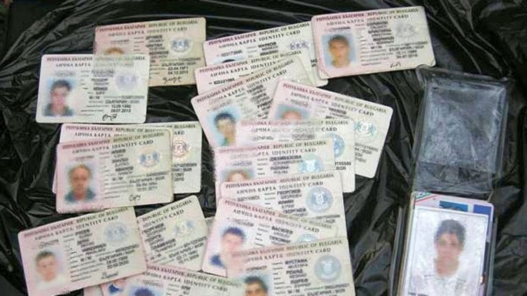 Само през 2020 г. трябва да бъдат подменени над 999 хил. лични карти и още над 637 хил. международни паспорта