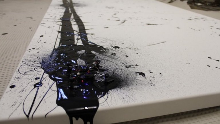 Американката Ади Вагенкнехт ще представи “Black Hawk Paint”, отчасти пърформанс, отчасти политическо изявление. Тя използва дрон вместо четка и създава живопис, която провокира смесени чувства на романтика към технологията и творческата експресивност. 
 Проектите й са публикувани в многобройни академични трудове, книги и списания като Time, Wall Street Journal, Vanity Fair, Economist и New York Times.