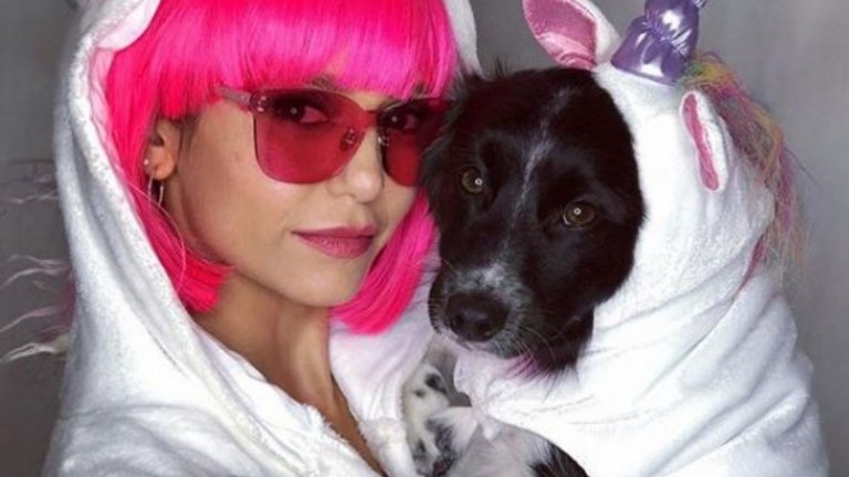 Отново Нина Добрев, но този път като еднорог.