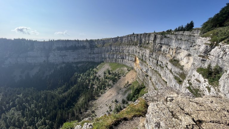 Тези скали са съхранили добре фосили от Юра.