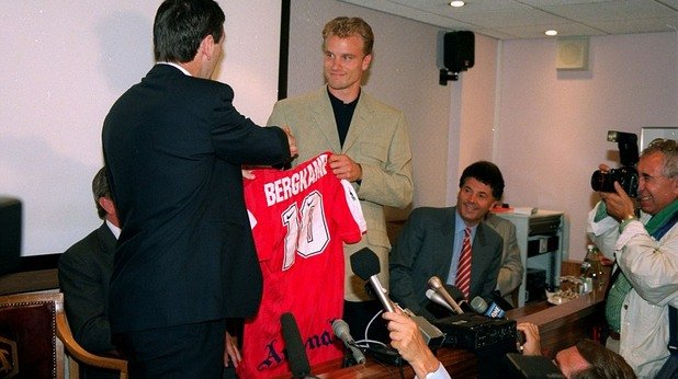 На 20 юни 1995 година Бергкамп стана футболист на Арсенал срещу 7,5 милиона лири, платени на Интер