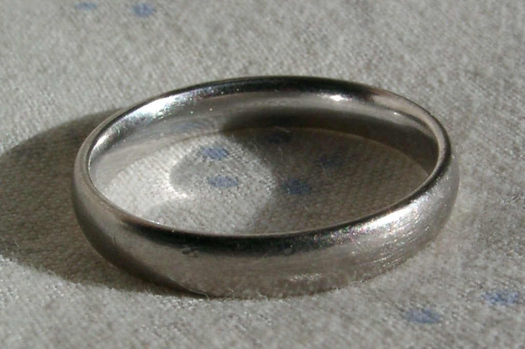 White-gold--rhodium-plated