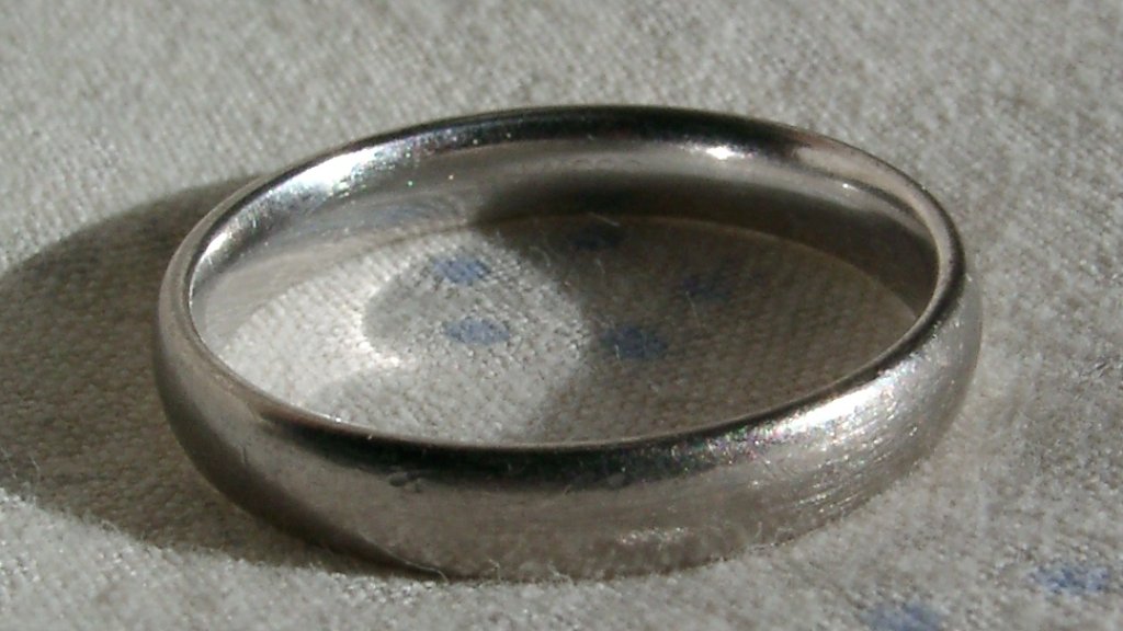 White-gold--rhodium-plated