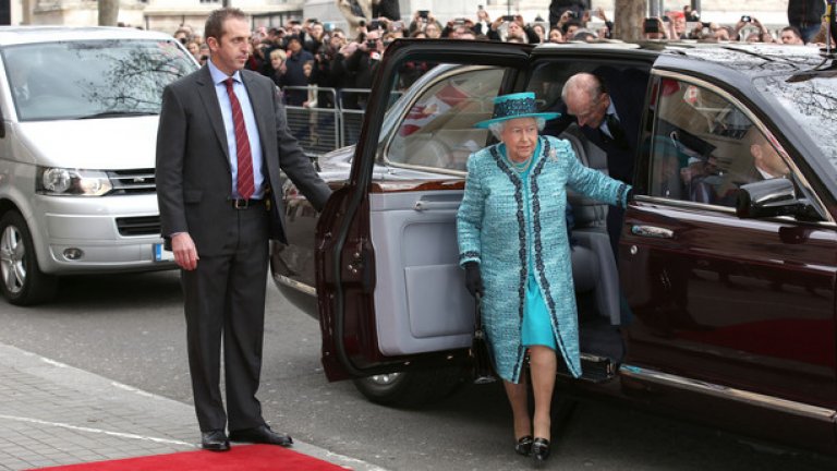 Начинът, по който изглежда английската кралица Елизабет II, е въпрос на традиция и векове 