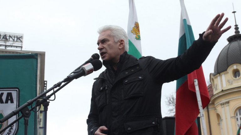 За 25 години Волен Сидеров смени професия, партия, политически убеждения, геополитическа ориентация, футболен отбор, жена, любовница...