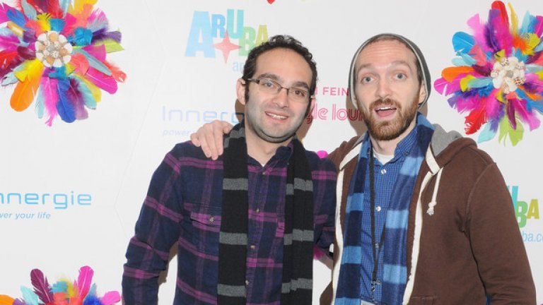 Братята Файн: $8.5 млн.
Бени и Рафи Файн изригнаха с видео поредицата си React – където снимат как реагират различни хора, докато гледат други клипове и предавания. Те се преместиха и на телевизионния екран с предаването React to That.