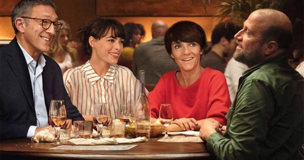 "Щастието на някои"/A Friendly TaleКомедията на Даниел Коен гледа към две двойки дългогодишни приятели (Венсан Касел е един от тях), които живеят в привидно разбирателство и обич. Хармонията обаче е нарушена, когато най-дискретната от тях - Леа - пише роман, който се превръща в бестселър. Вместо да се радват обаче, останалите не са особено доволни, а в крайна сметка филмът повдига един важен въпрос: И която търси отговор на въпроса: как е възможно щастието на приятелите ни да се превърне в нещастие за нас?