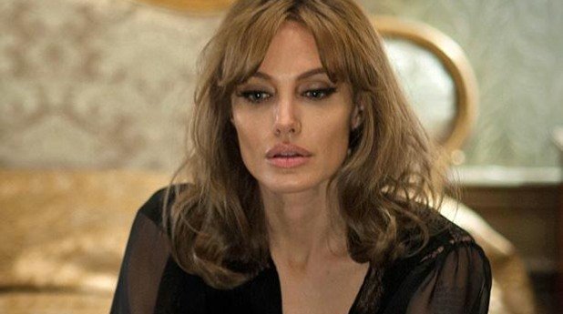 Актрисата в развод Анджелина Джоли беше заявила публично, че ако не беше започнала връзката си с Брат през 2005- година, Джени Шимидзу най-вероятно щеше да бъде нейна съпруга. Анджи не се притесява да споделя, че се е влюбила в Джени в мига, в който я е зърнала.