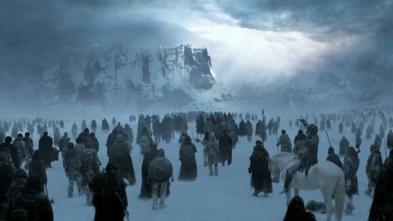 Зимата най-после е тук 

Във всеки сезон на сериала - още откакто Нед Старк беше Защитник на Севера - разбираме, че "Зимата идва" и че промяната на сезоните ще бъде драматична за света на Game of Thrones. За целта HBO промени графика на снимките, така че да се възползват от мрачната зимна атмосфера във и около Северна Ирландия.
