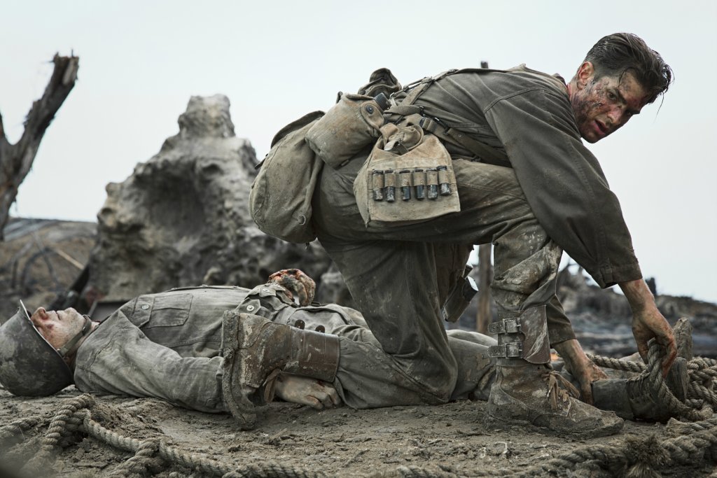 10. „Hacksaw Ridge\" - филмът на Мел Гибсън получи множество номинациии за „Златен глобус\" и Награда „Изборът на критиците\" за най-добър екшън филм.