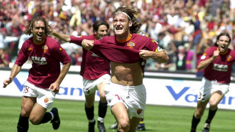 Франческо Тоти, 39 години
Изигра 30 мача и отбеляза 13 гола в шампионския сезон. Мистър Рома е единственият футболист от шампионския сезон, който все още носи екипа на тима. Можем да прибавим и Де Роси, но той няма официален мач през сезон 2000/2001.