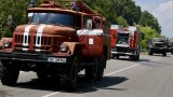 На място са изпратени всички екипи на районната противопожарна служба