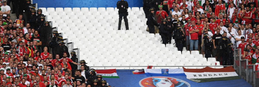 Преди началото на мача имаше проблеми по трибуните, създадени от унгарските фенове.