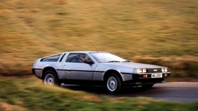 От футуристичния Delorean DMC 12 са произведени точно 8700 бройки