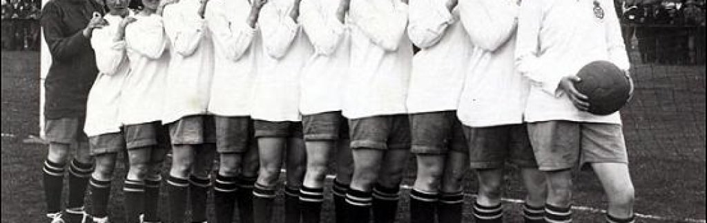 1921_Dick,_Kerr's_Ladies