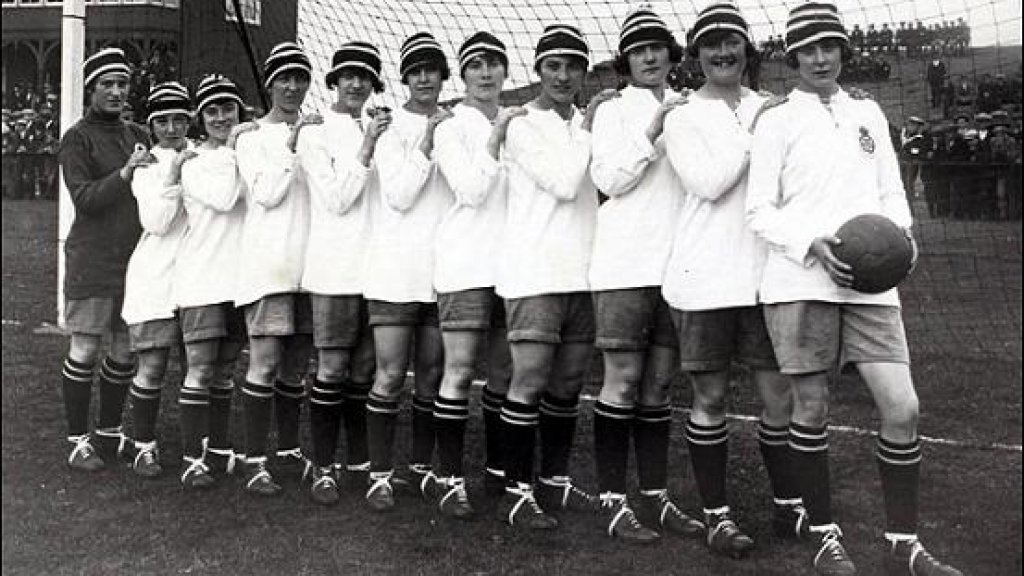 1921_Dick,_Kerr's_Ladies