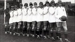 1921_Dick,_Kerr's_Ladies