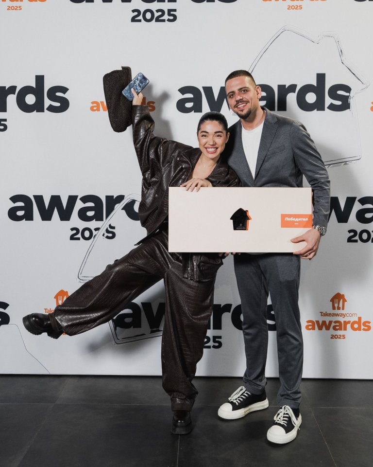 "В двора" е определен за най-добър ресторант за българска традиционна кухня. 