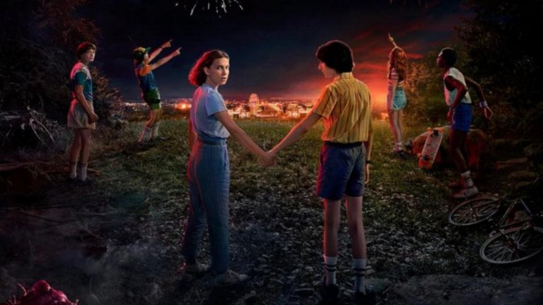 4 юли - Stranger Things 
Сезон 3
Денят на независимостта ще дойде с фойерверки и нова доза носталгия по фантастиката и поп-културата от 80-те години. Третият сезон обещава да е много по-интензивен, още по-мрачен, но и по-забавен в сравнение с предходните епизоди. Действието ще се развива през лятото на 1985 г., малко след премиерата на иконичната фантастика "Завръщане в бъдещето" - препратка, която ще бъде вплетена в сюжета на "Stranger Things 3", както обещават създателите му.