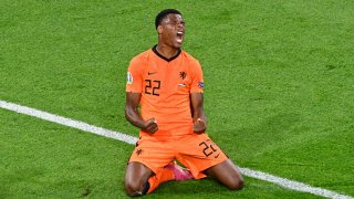 "Присмиваха ми се, че исках да играя за Нидерландия": Възходът на Дензел Дъмфрис от Аруба до герой на Евро 2020