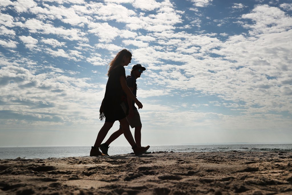 holiday New Yorkers Enjoy Summer Weather In October