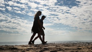 holiday New Yorkers Enjoy Summer Weather In October