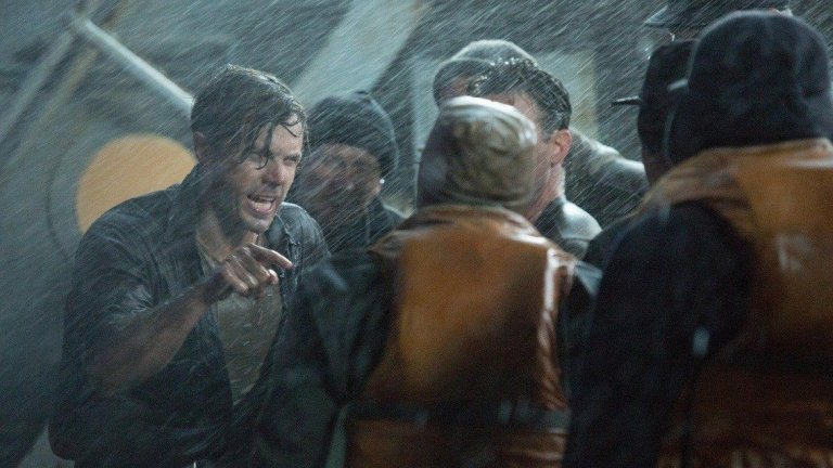 4. The Finest Hours
Филмът разказва историята на петролния танкер SS Pendleton, който се разбива на две през 1952-а година при пътуване от Ню Орлиънс до Бостън. Четирима служители на "Бреговата охрана" се впускат в спасителна операция, за да измъкнат екипажа от потъващия кораб с риск за собствените си животи. В екранизацията на историята от 2016-а можете да гледате Крис Пайн, Кейси Афлек и Бен Фостър.