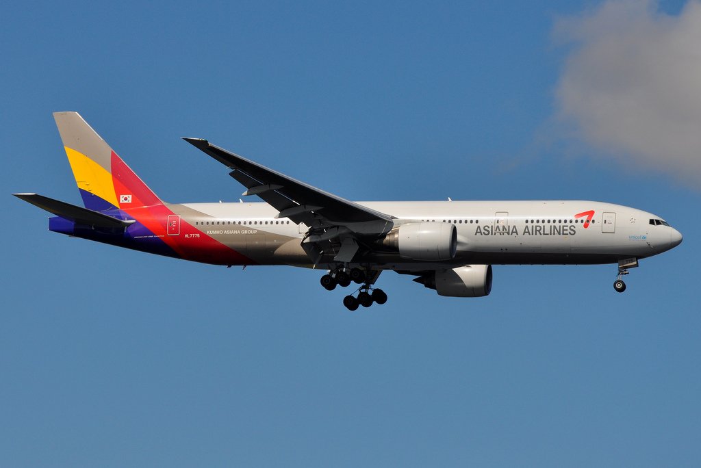 Asiana Airlines - Boeing 777-200ER
