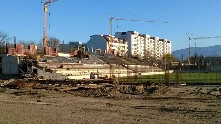 Но строежът в Пловдив стигна само някъде до тук.