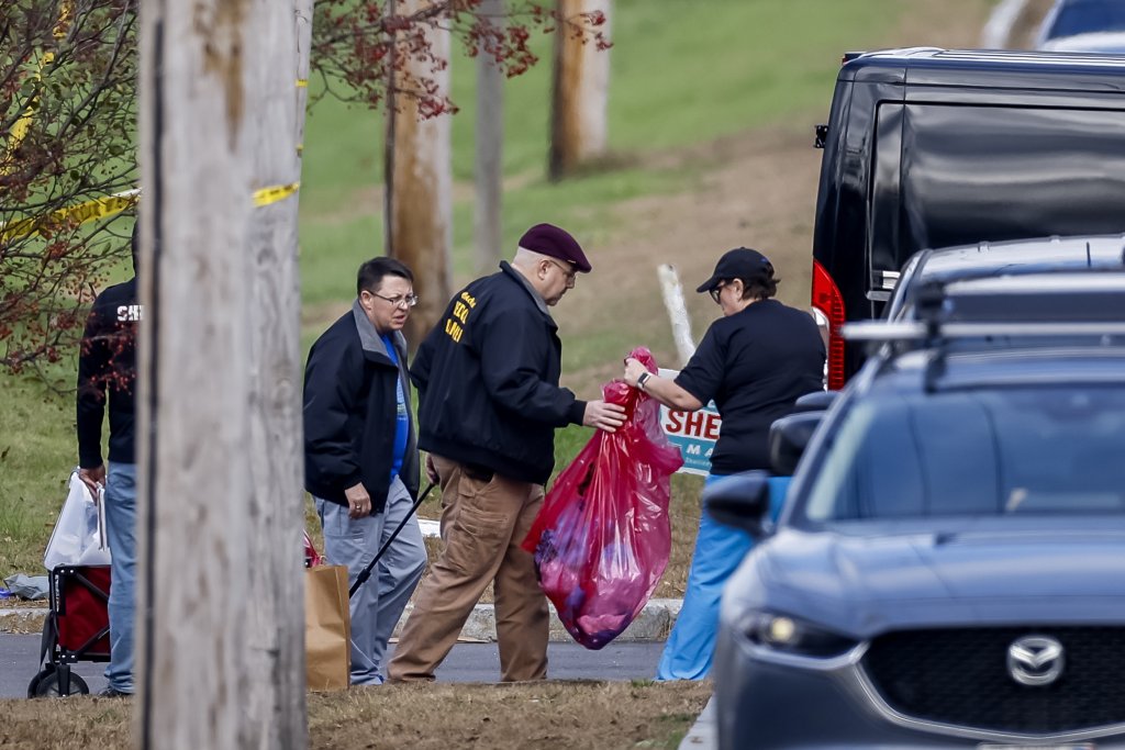 Повече от 24 часа полицията в САЩ издирва масовия убиец от Люистън