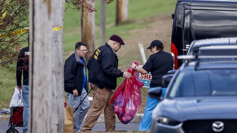 Повече от 24 часа полицията в САЩ издирва масовия убиец от Люистън