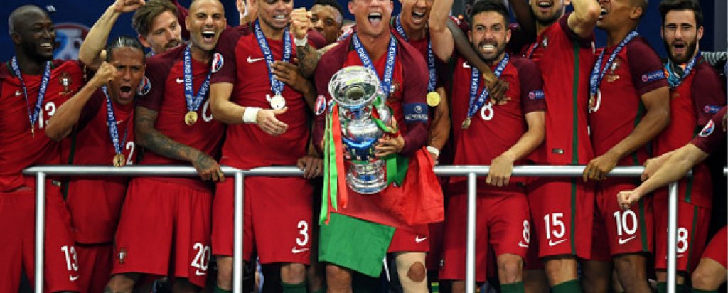 10. Португалия шампион – първия голям трофей в историята на Португалия
This is the reason Portugal deserved to win Euro2016https://t.co/6tBkRpgX47 #PORFRA https://t.co/M5yr6I068W&mdash; euronews (@euronews) July 11, 2016
