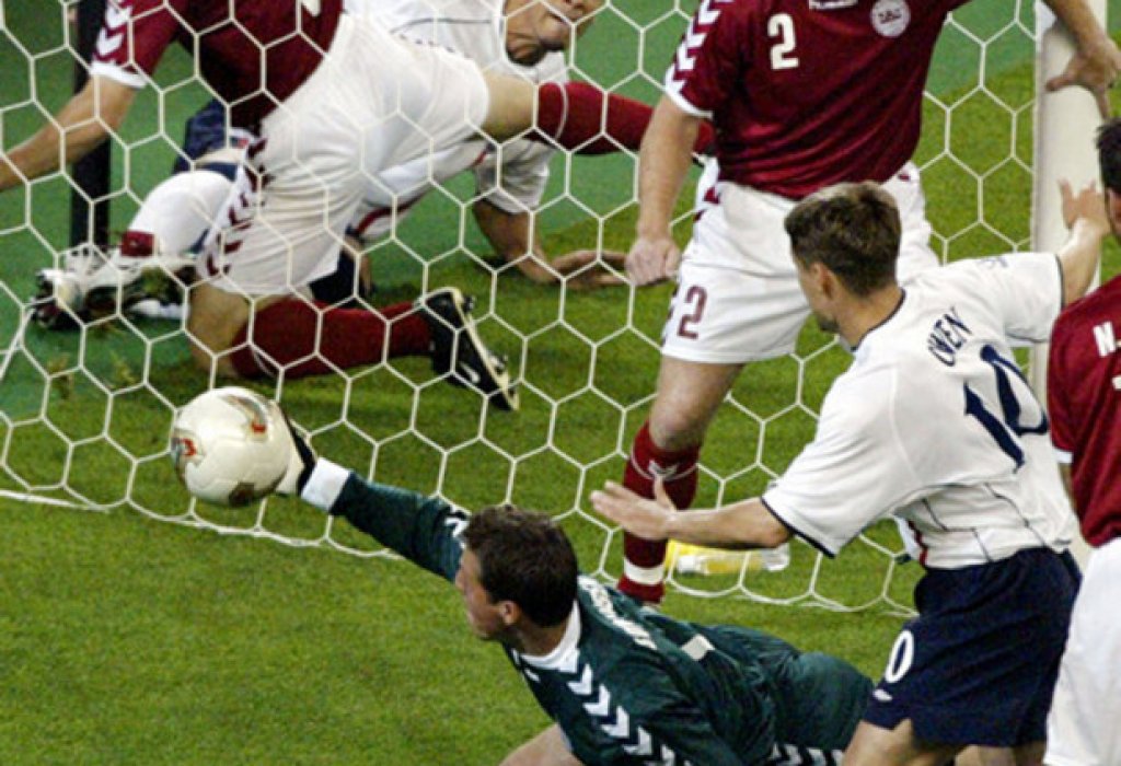 5. Дания - Англия 0:3 (15 юни 2002, 1/8-финал от световно първенство). Това без съмнение е най-силният турнир за Англия през новия век. Тимът с Бекъм, Скоулс, Ауен, Кембъл и Фердинанд успя да излезе от сложна група, а в осминафиналите заби три гола още през първото полувреме на респектиращите датчани. Първи се разписа Рио, последваха го Оуен и Хески. Следващият съперник бе Бразилия - двубой, който Дейвид Сиймън ще опитва да забрави цял живот. 