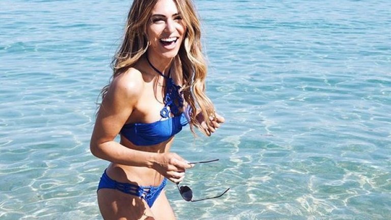 Лидия Емилиан: "Когато приятелите ти настояват да публикуваш в Instagram снимка, която мразиш." На нея тя носи очила Folli Follie