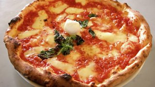 Eq_it-na_pizza-margherita_sep2005_sml